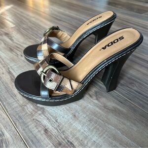 Vintage Y2K  Patchwork Buckle SODA heels Pumps Size 8.5 Brown Gold
